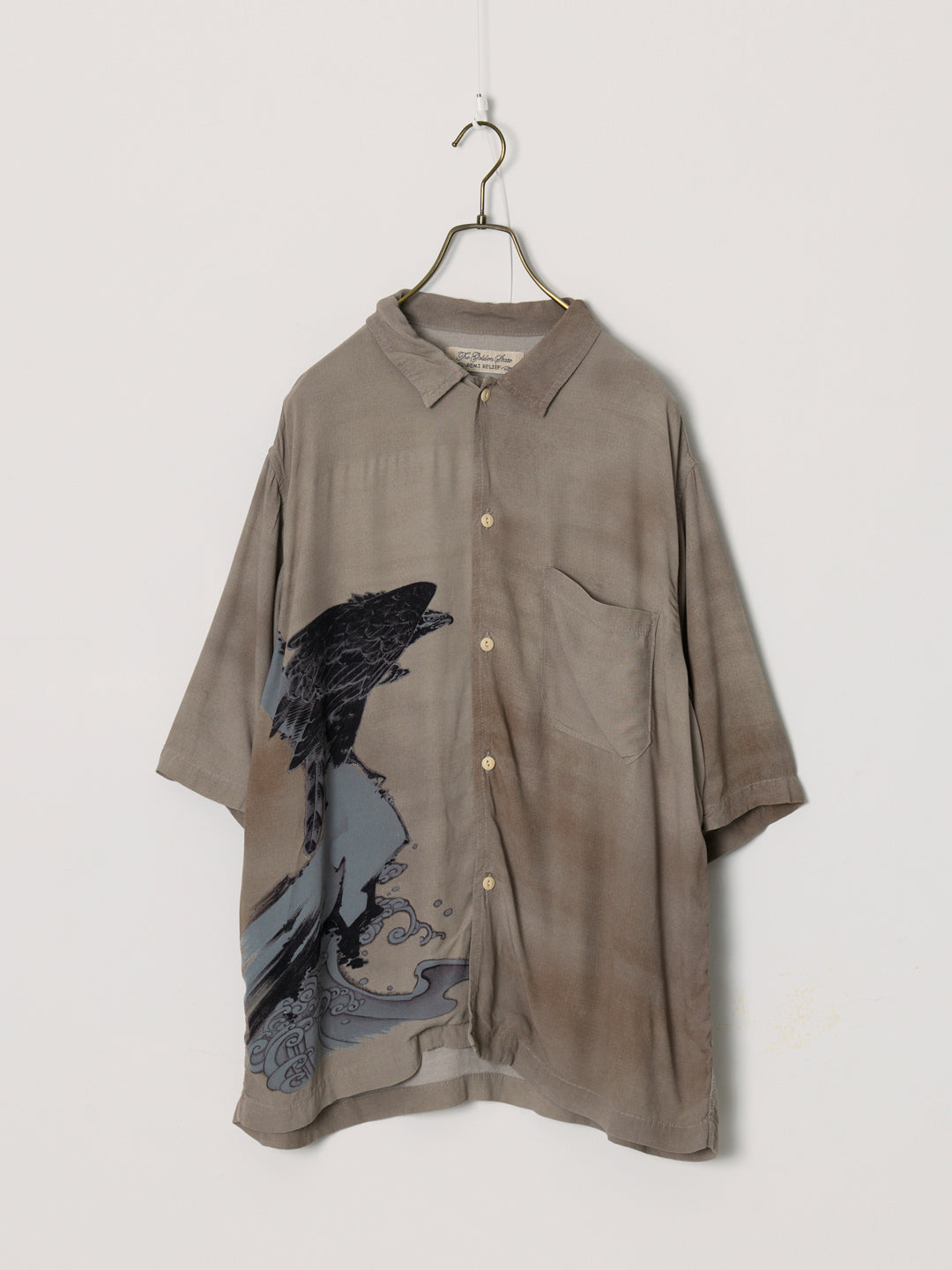 レーヨン鷹柄シャツ半袖